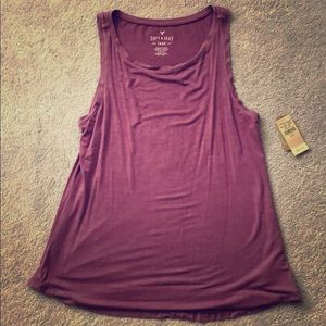 American eagle muscle tank maroon color